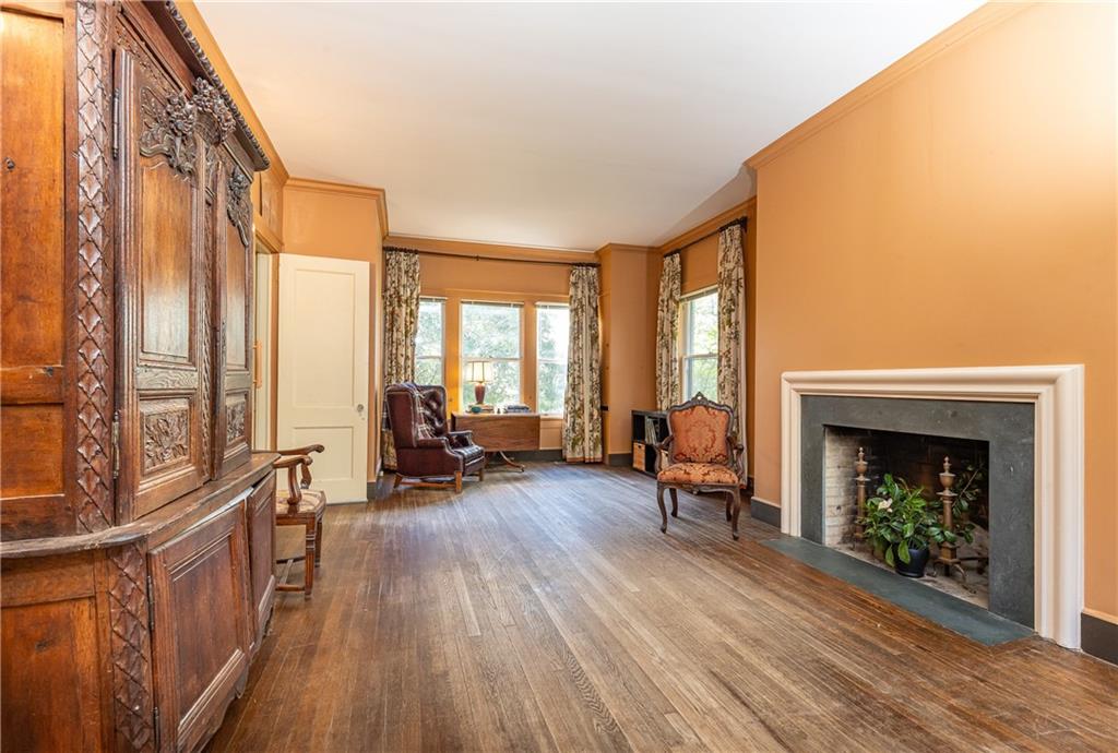 108 W Wesley Road NW