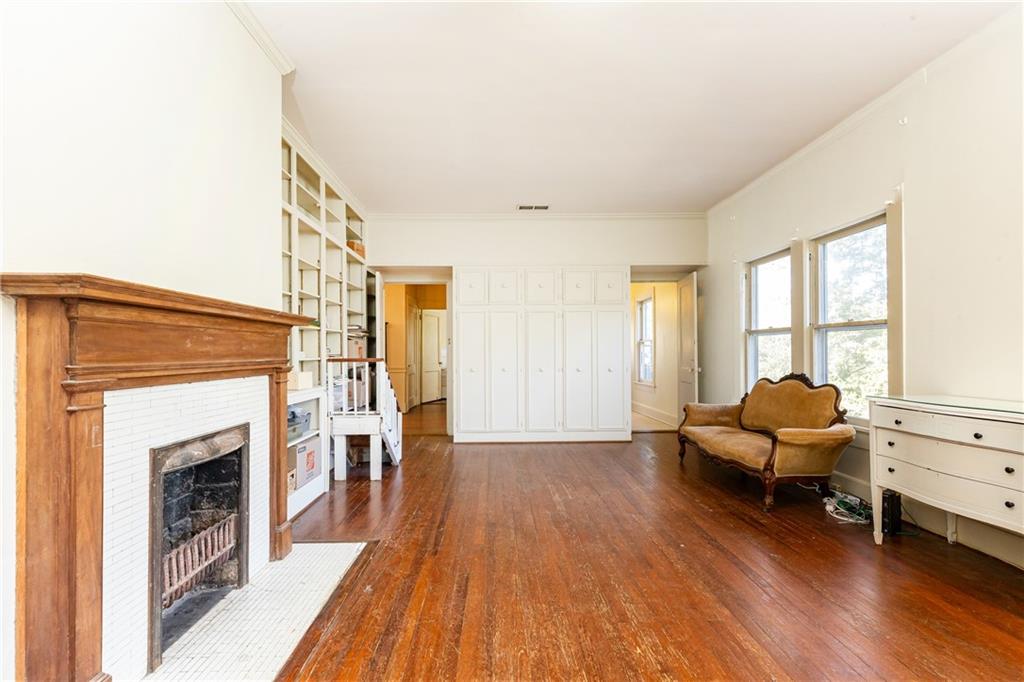 108 W Wesley Road NW
