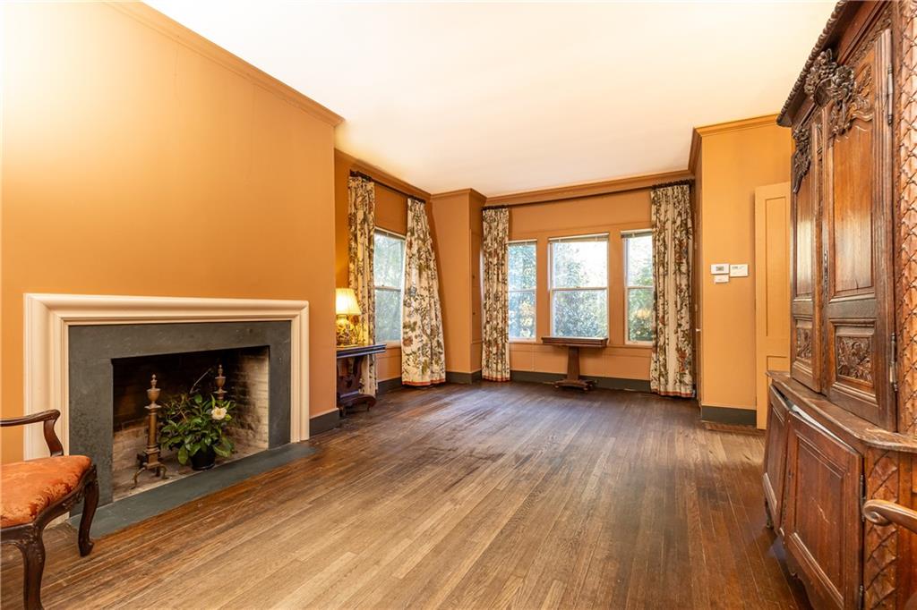 108 W Wesley Road NW