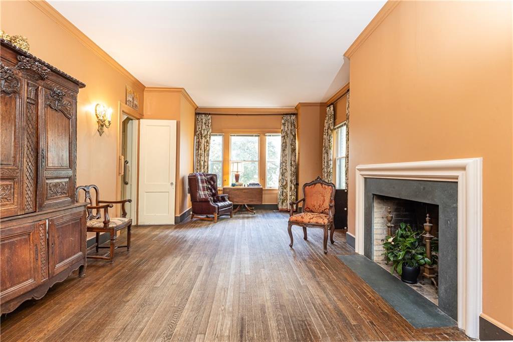 108 W Wesley Road NW