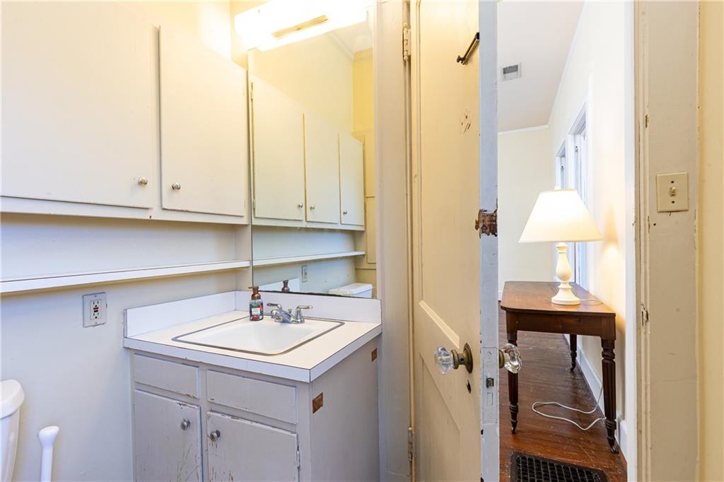 108 W Wesley Road NW