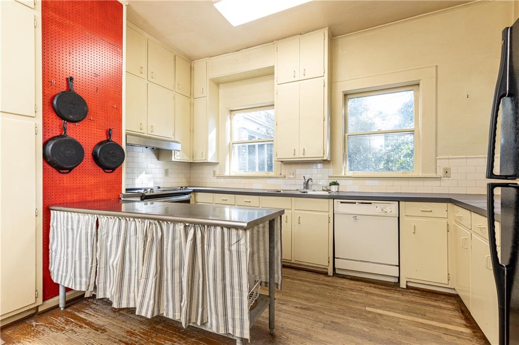 108 W Wesley Road NW