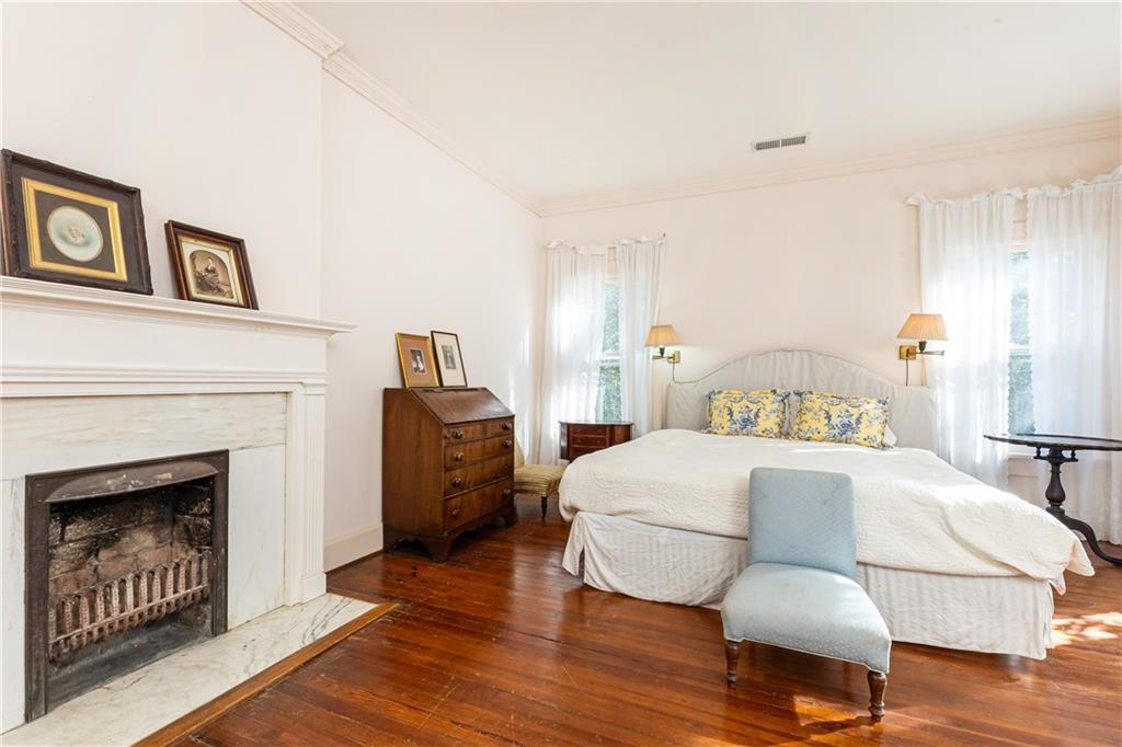 108 W Wesley Road NW