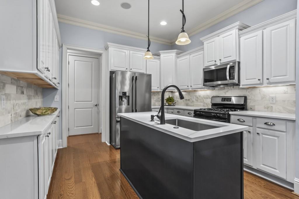 900 Grey Village Court