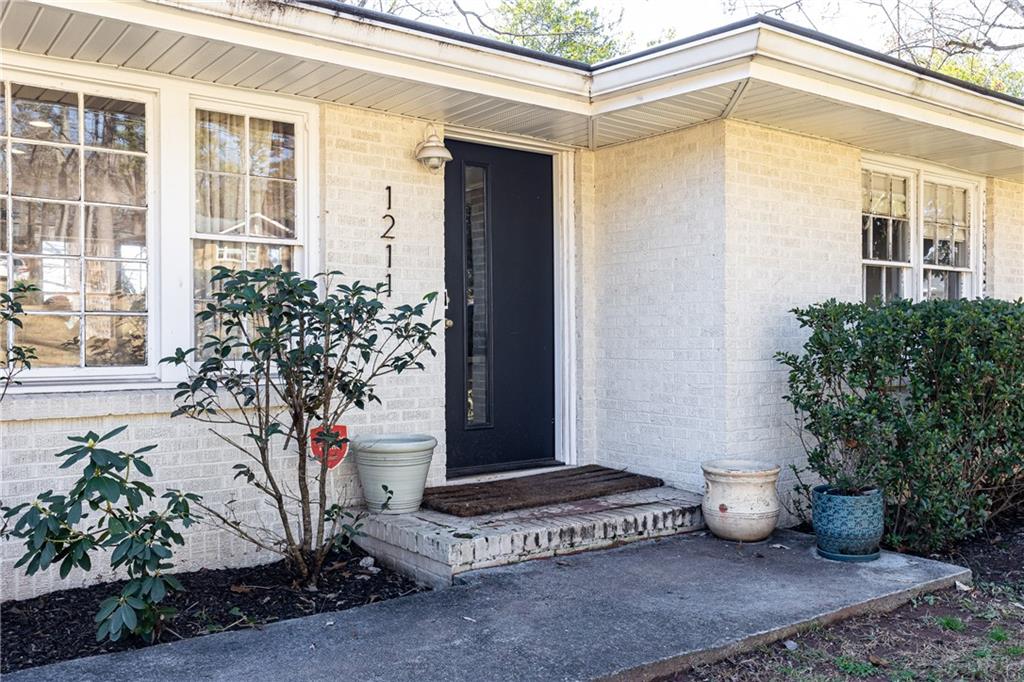 1211 Greenleaf Road SE