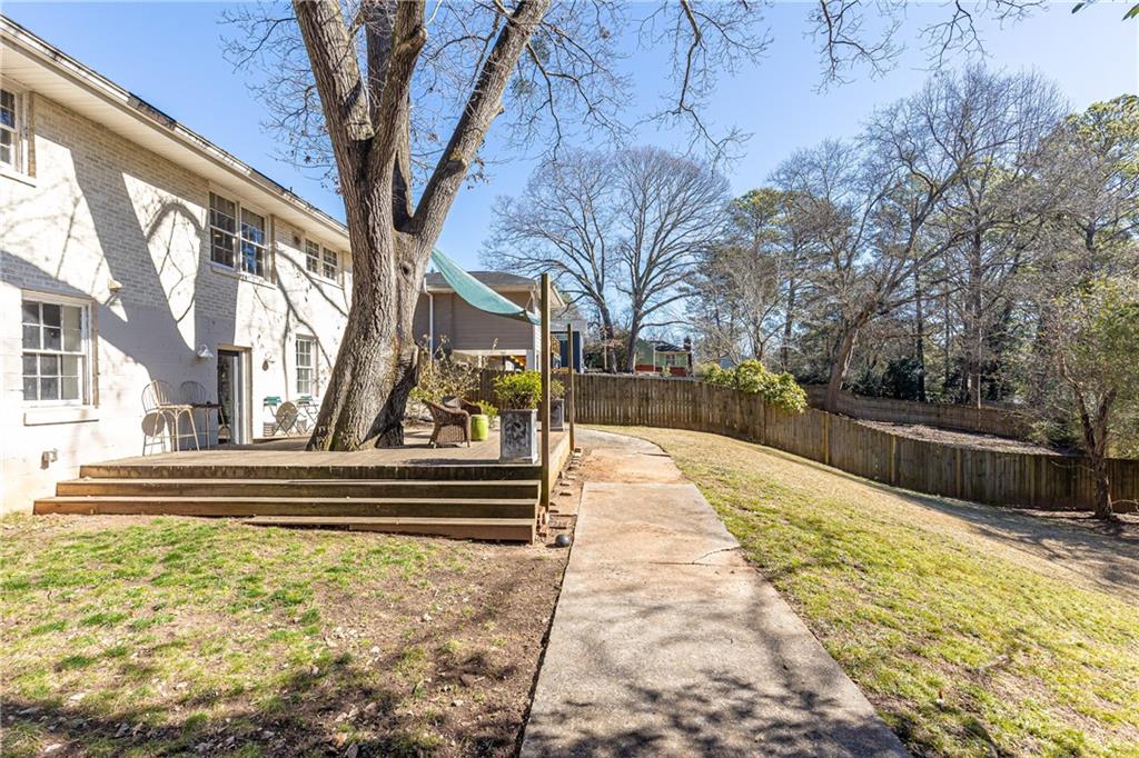 1211 Greenleaf Road SE