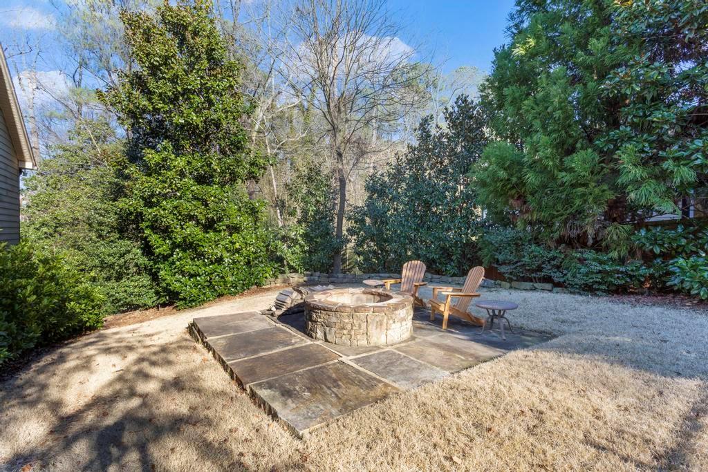2095 E Roxboro Road NE