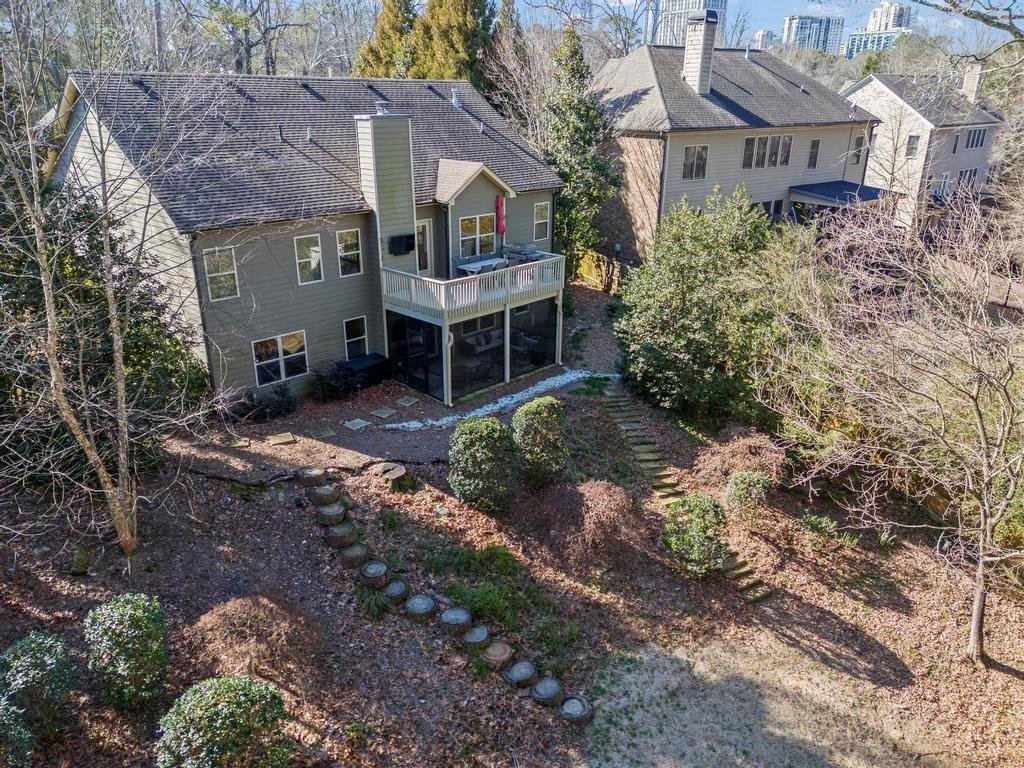 2095 E Roxboro Road NE
