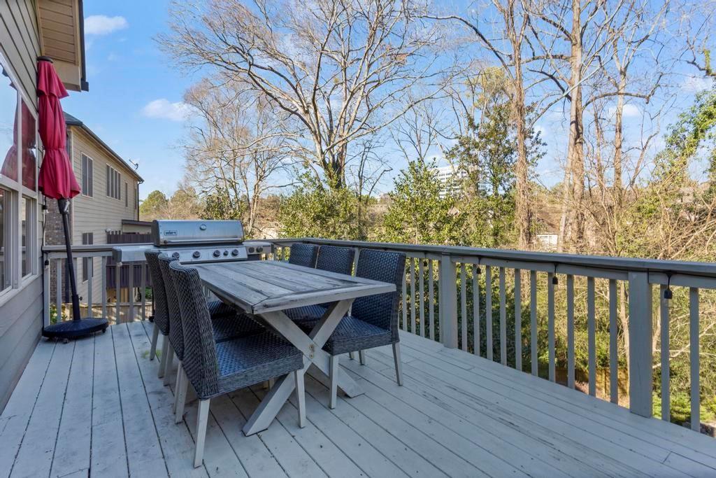 2095 E Roxboro Road NE