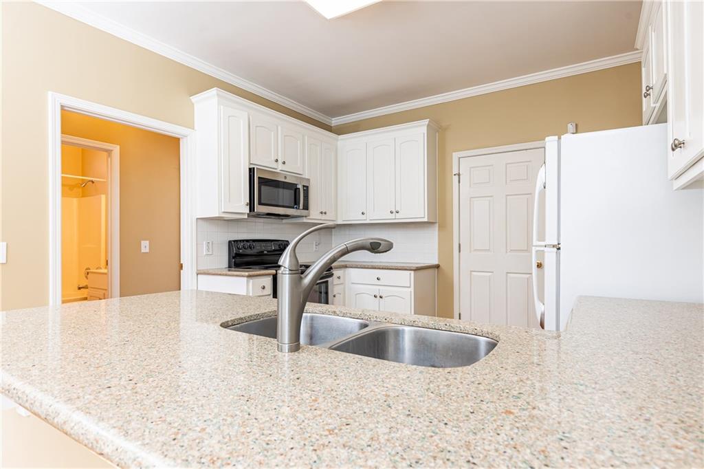 207 Holly Chase Court