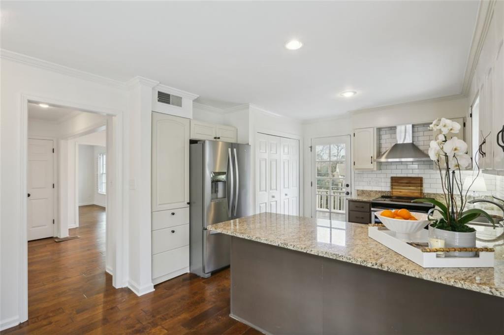 977 Moores Mill Road NW