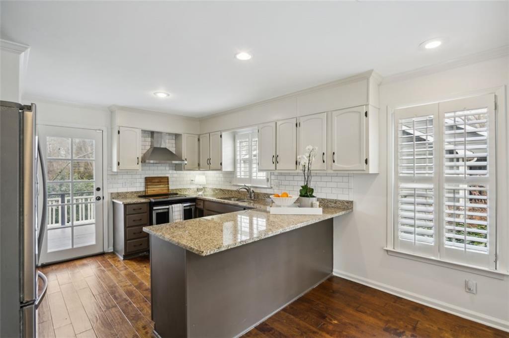 977 Moores Mill Road NW
