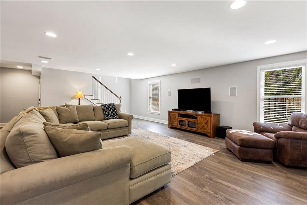 1273 Lindenwood Lane NE