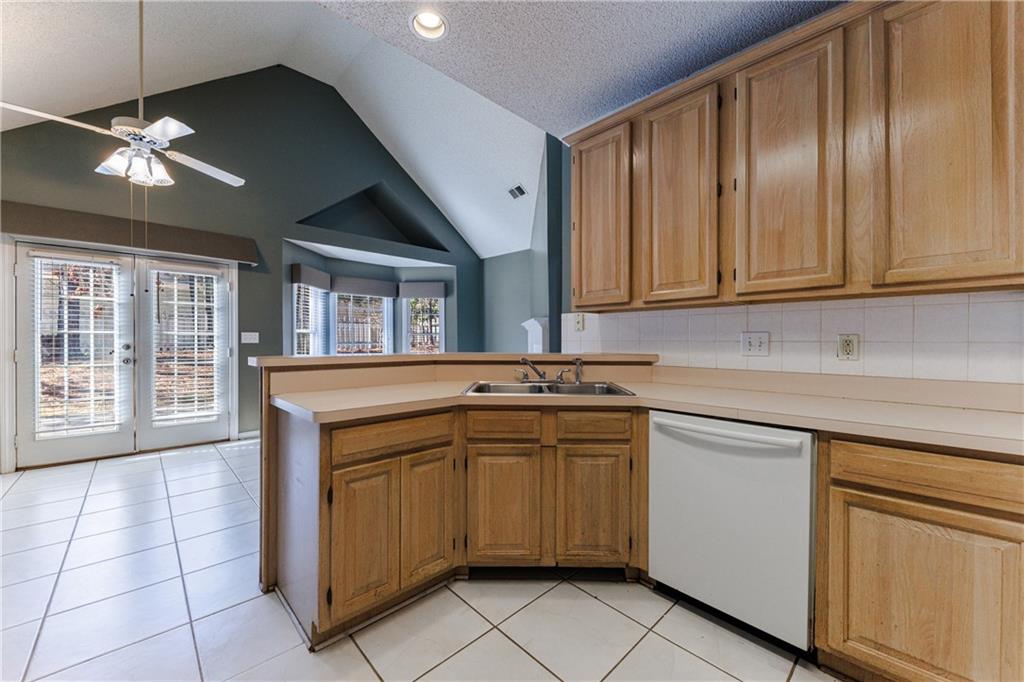 616 Redbud Lane