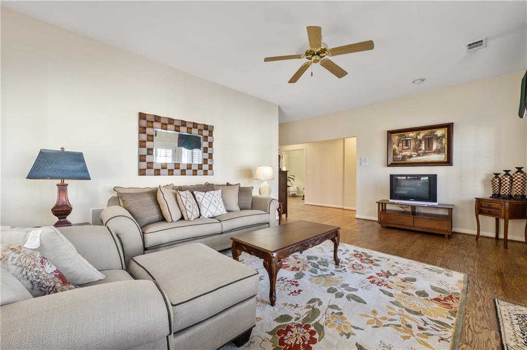 1078 Fairway Estates NE