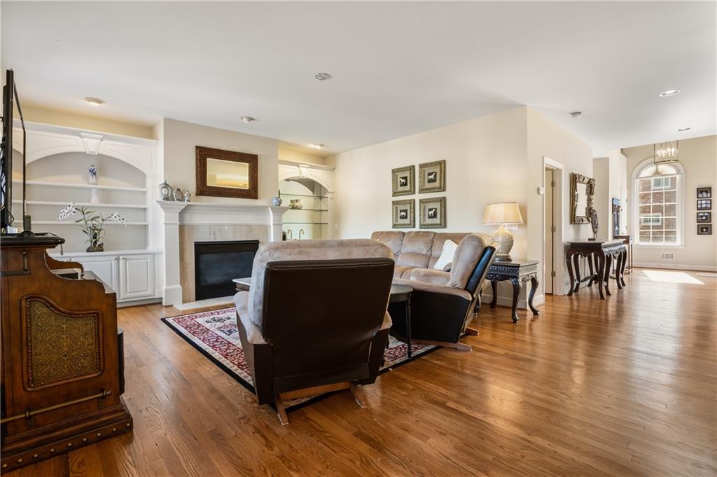 1078 Fairway Estates NE