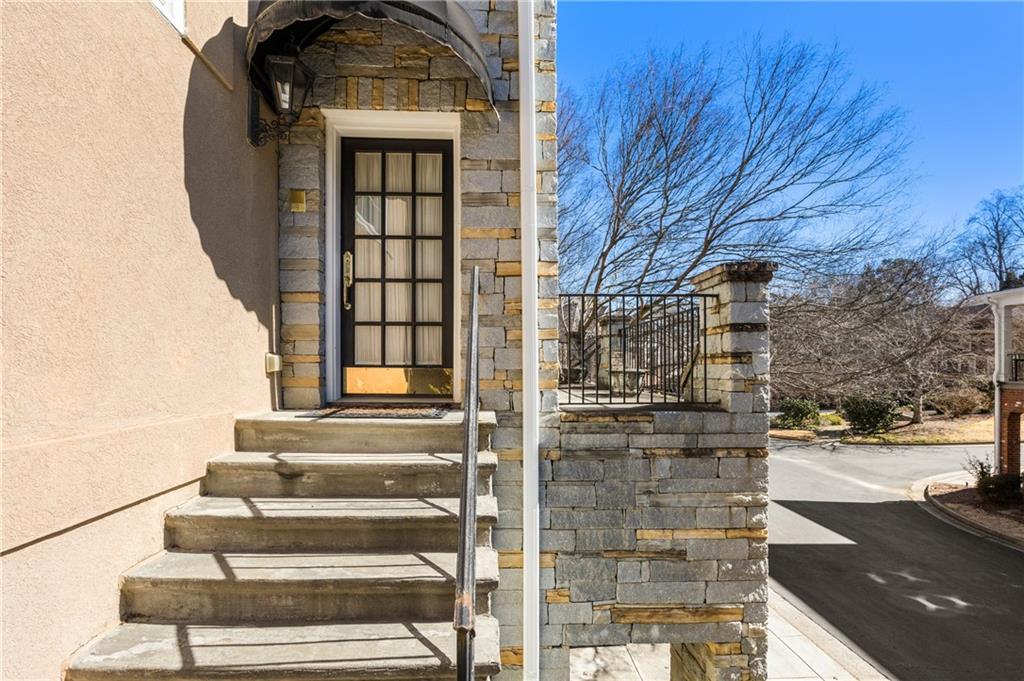 1078 Fairway Estates NE