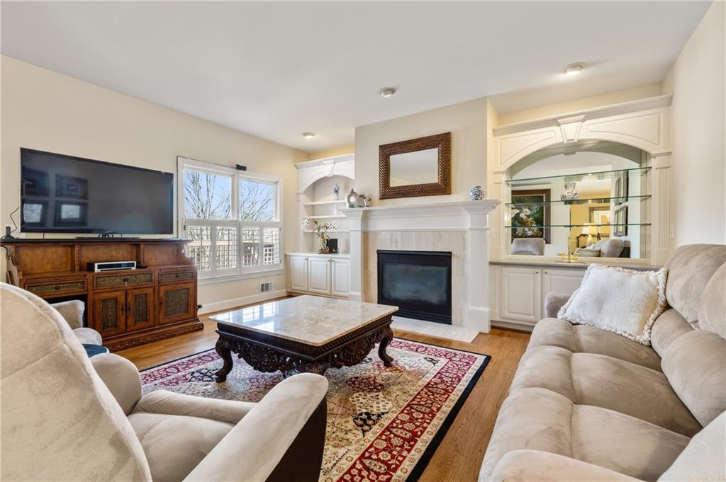 1078 Fairway Estates NE