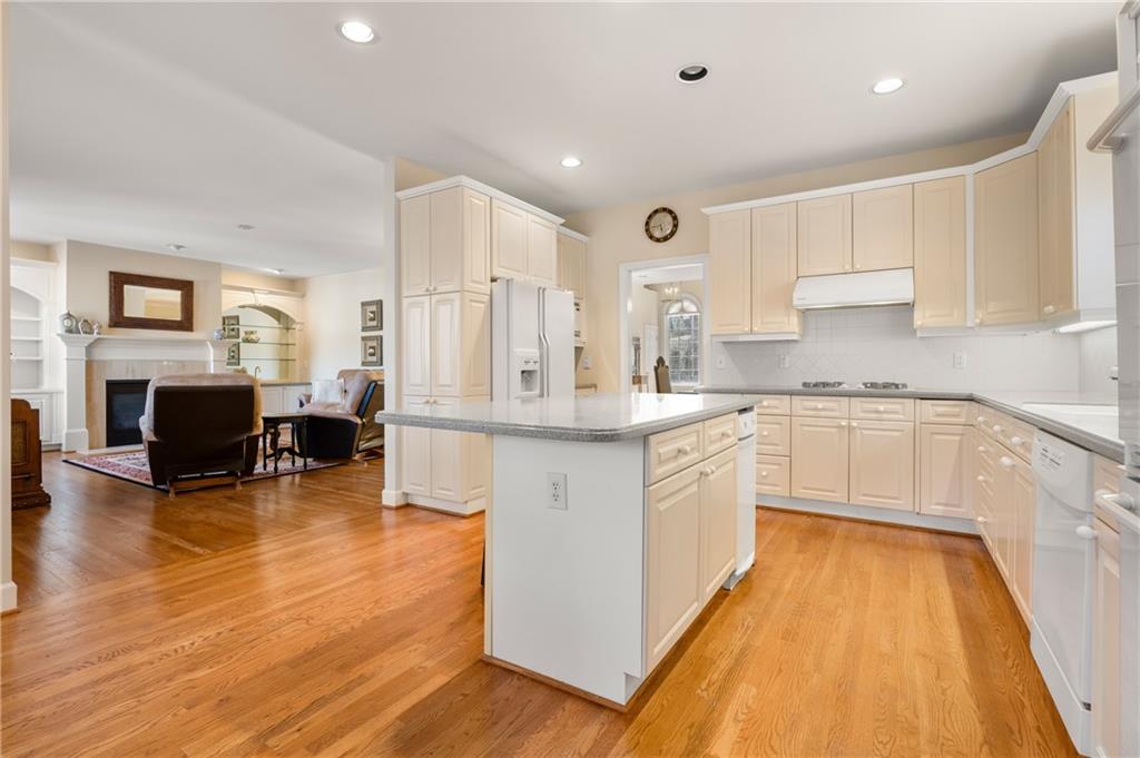 1078 Fairway Estates NE