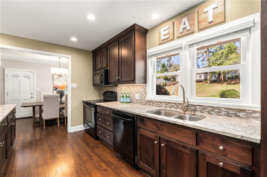 975 Cardova Drive NE