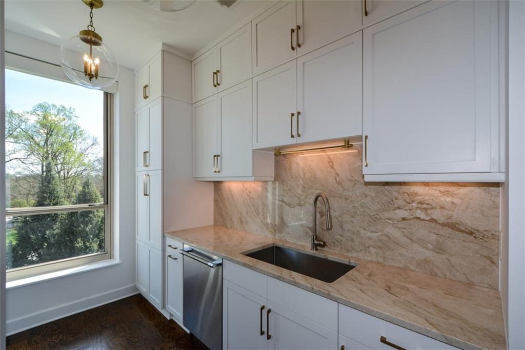 2626 PEACHTREE Road NW Unit 607