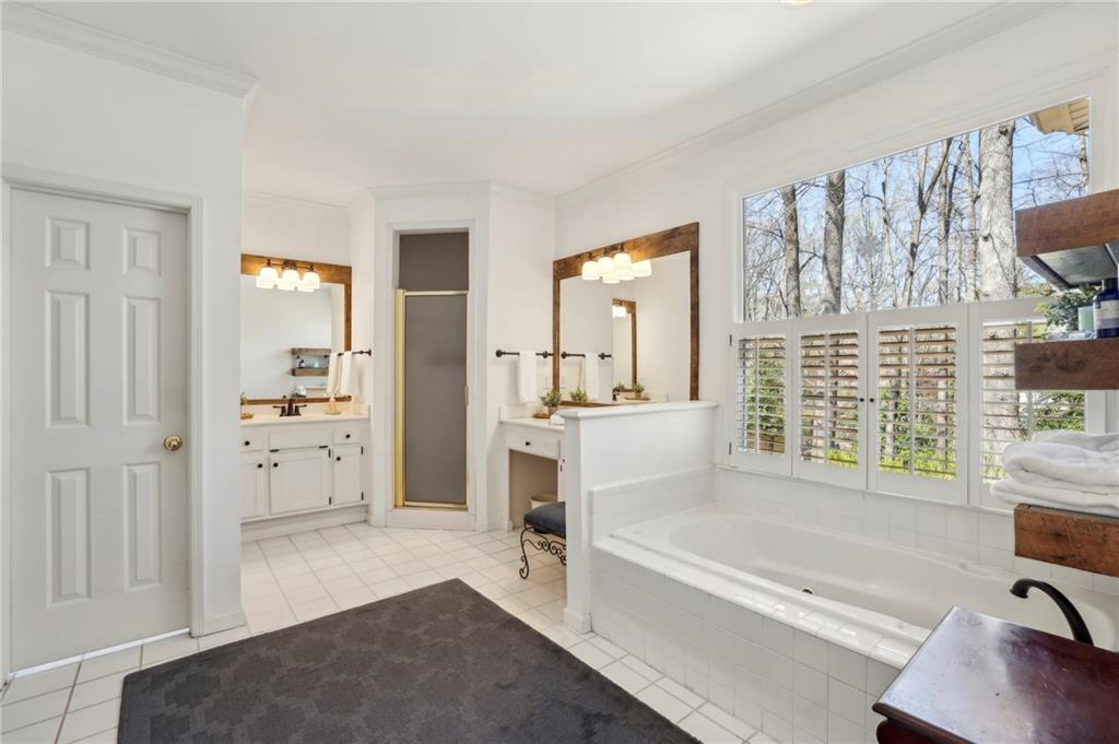 484 Loridans Drive NE