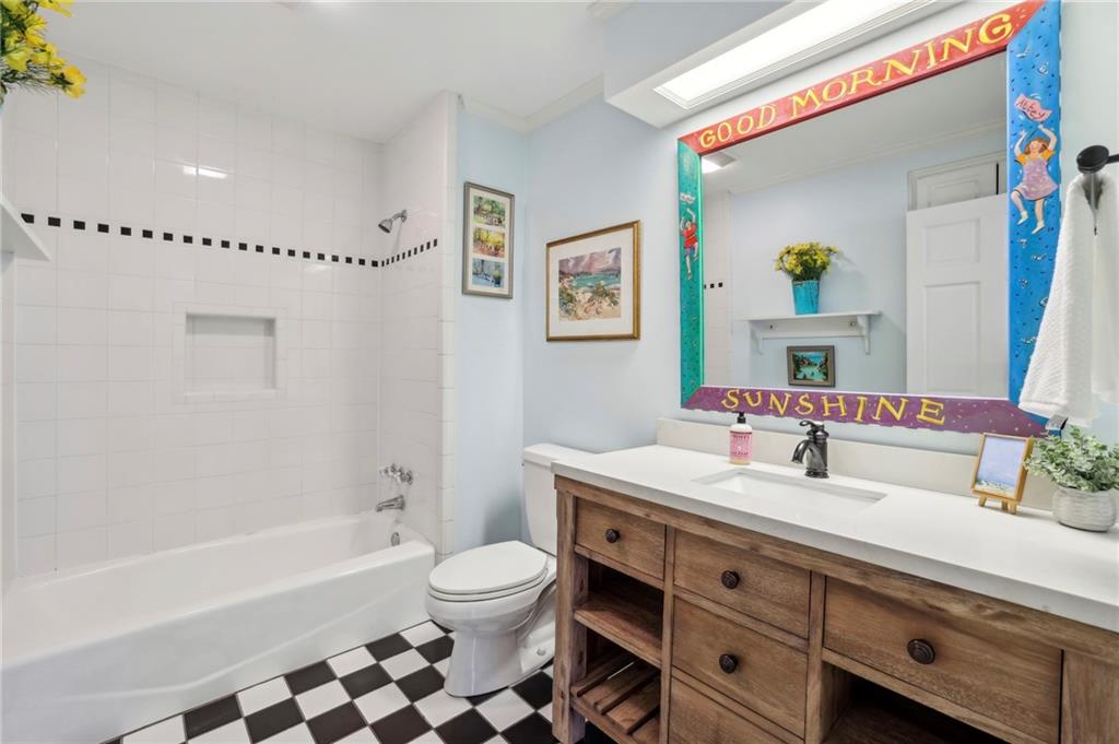 484 Loridans Drive NE