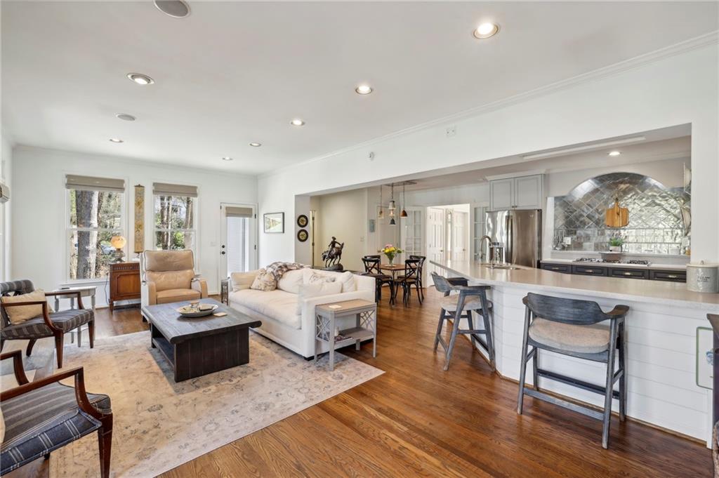 484 Loridans Drive NE