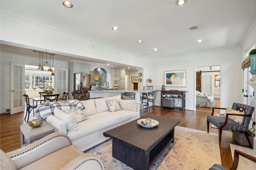 484 Loridans Drive NE
