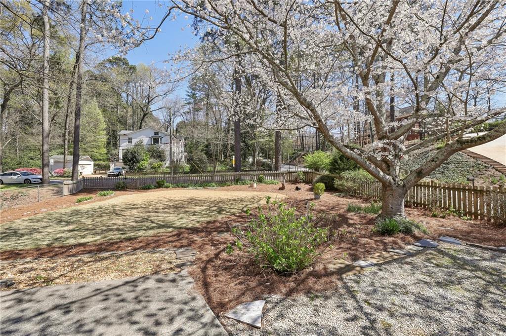 484 Loridans Drive NE