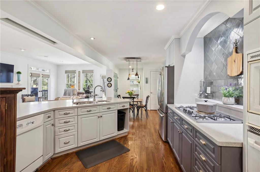 484 Loridans Drive NE