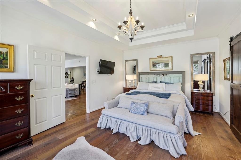 484 Loridans Drive NE