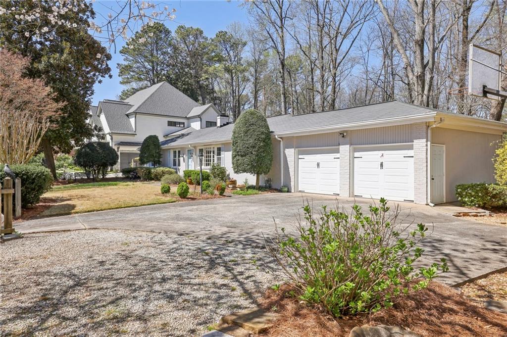 484 Loridans Drive NE