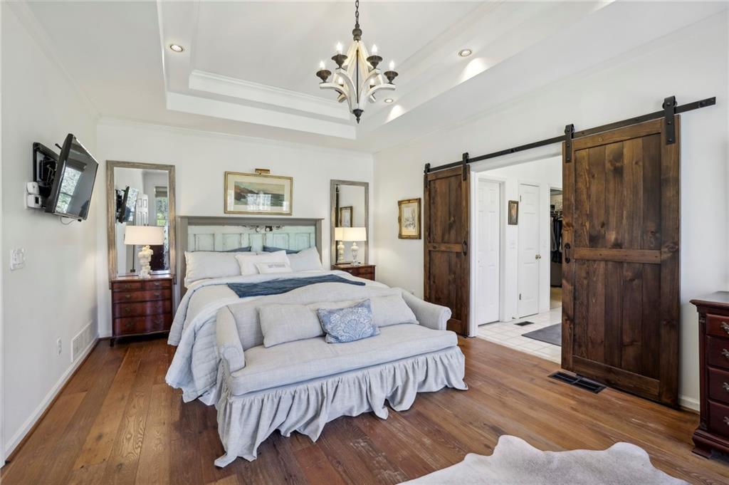 484 Loridans Drive NE