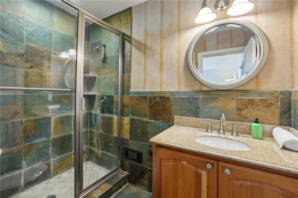 484 Loridans Drive NE