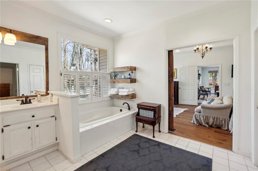 484 Loridans Drive NE