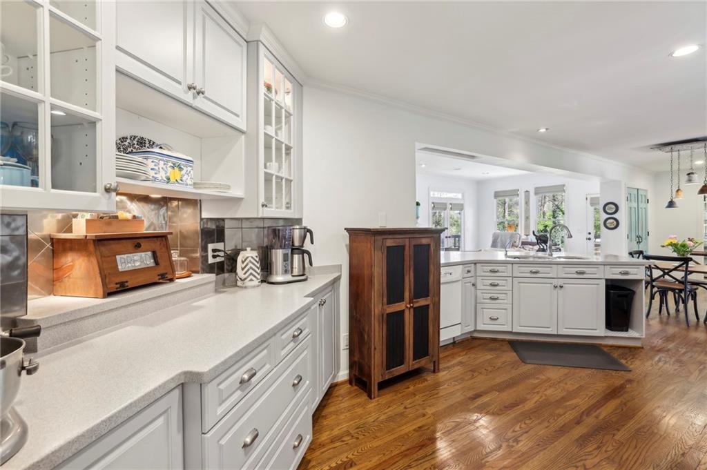 484 Loridans Drive NE