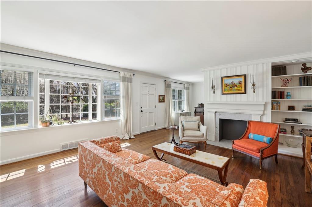 484 Loridans Drive NE