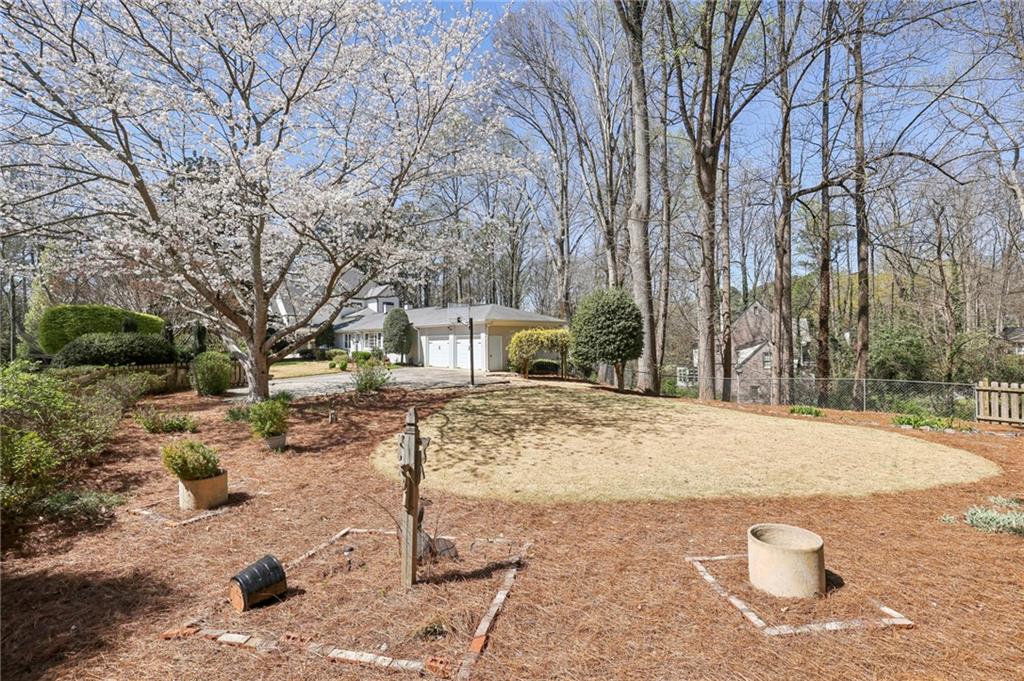 484 Loridans Drive NE