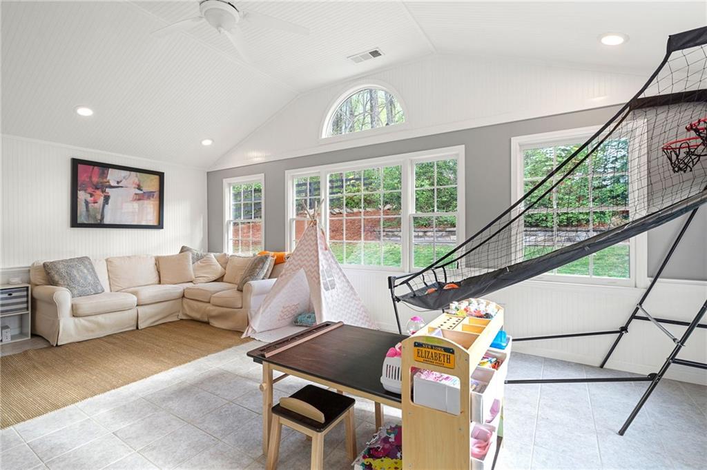 4450 Windsor Oaks Circle