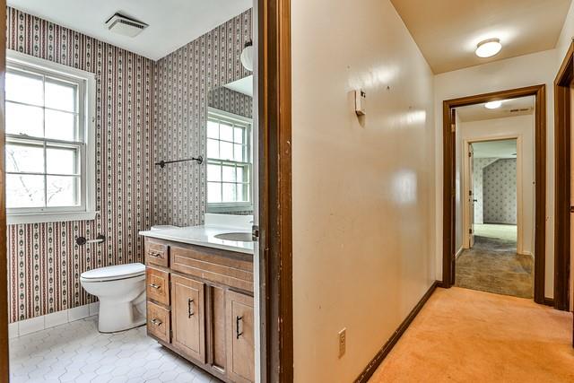 299 Woods Edge Court