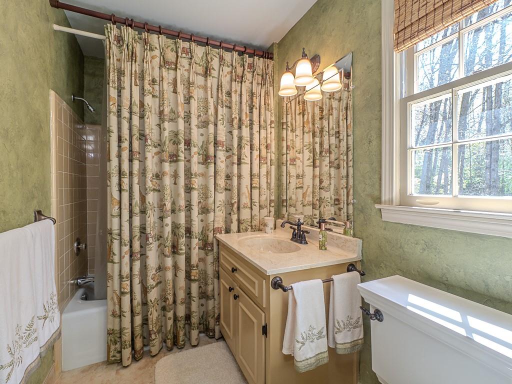 2437 Windon Court