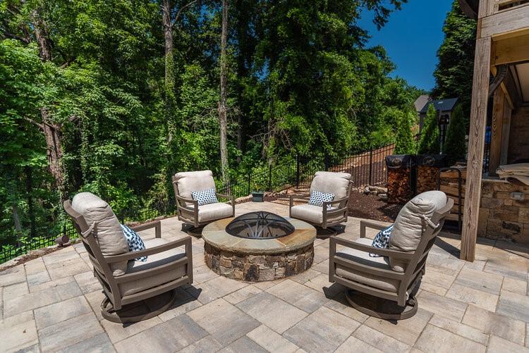 2440 Timberland Creek Trail NE