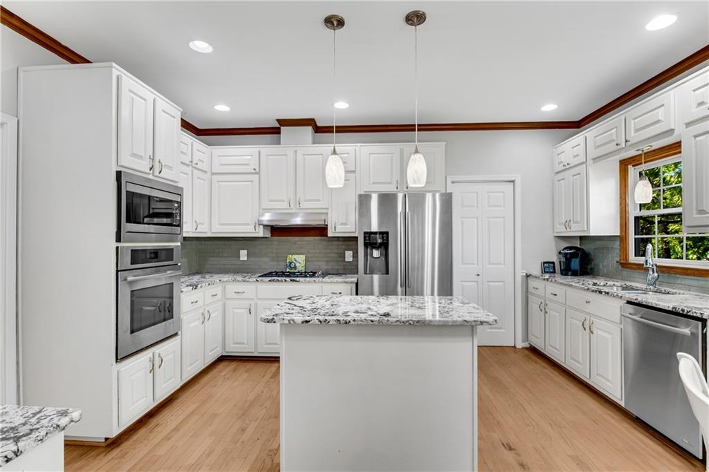 8985 Ridgestone Court