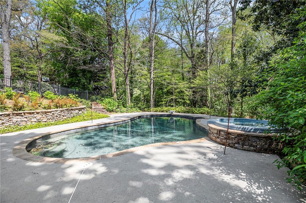 3391 Pinestream Road NW