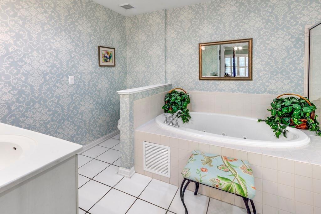 211 Colonial Homes Drive NW Unit 1301