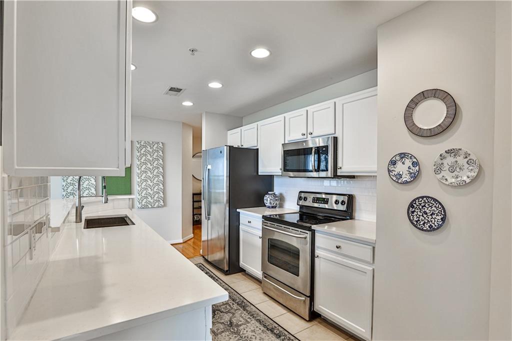 3040 Peachtree Road NW Unit 811