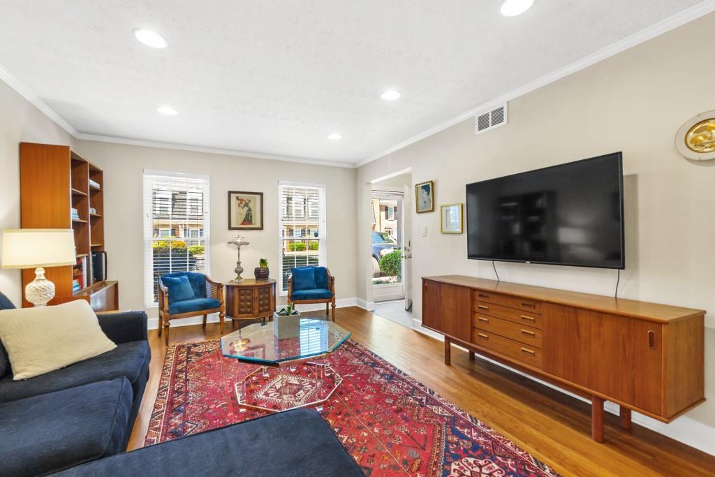 10 Spring Green Place NW