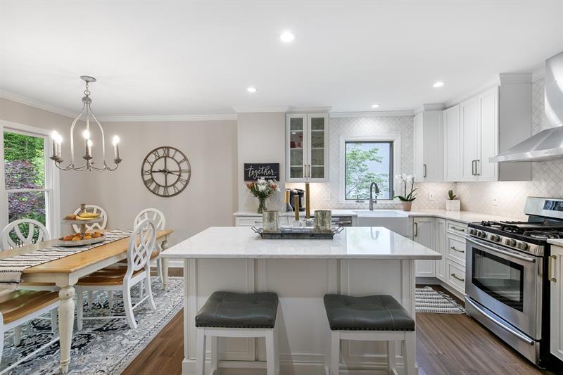 2576 Hollycreek Drive