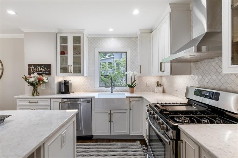 2576 Hollycreek Drive